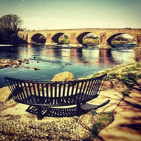 Apartman Large Comfortable 1st Floor With Private Yard