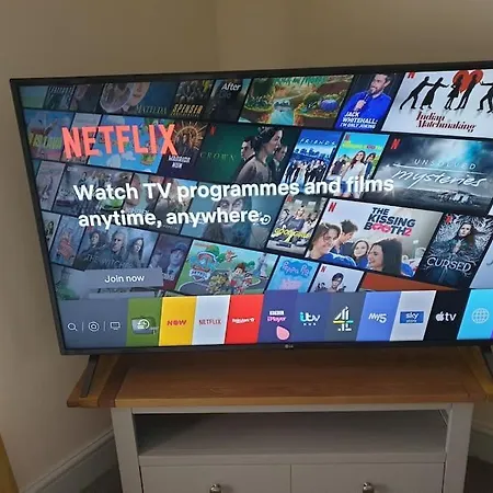 Large Comfortable 1st Floor With Private Yard Apartman *