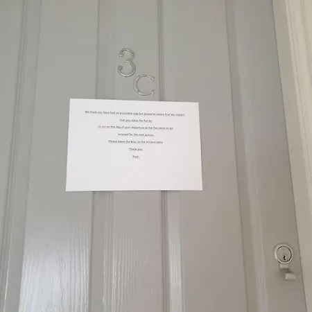 Apartman Large Comfortable 1st Floor With Private Yard *