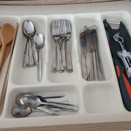 Large Comfortable 1st Floor With Private Yard Apartman *